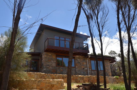 Of Stone & Wood Guesthouse - Accommodation Rockhampton 0