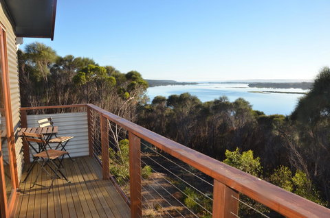 Of Stone & Wood Guesthouse - Accommodation Rockhampton 2