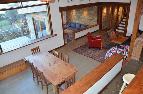 Of Stone & Wood Guesthouse - Accommodation Rockhampton 6