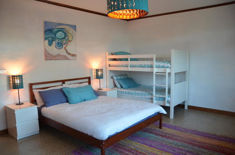 Of Stone & Wood Guesthouse - Accommodation Rockhampton 13