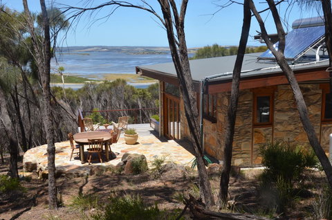 Of Stone & Wood Guesthouse - Accommodation Rockhampton 25