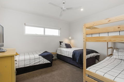 Sea View At Silver Sands - C21 SouthCoast Holidays - Accommodation Rockhampton 9