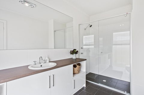 Sea View At Silver Sands - C21 SouthCoast Holidays - Accommodation Rockhampton 12