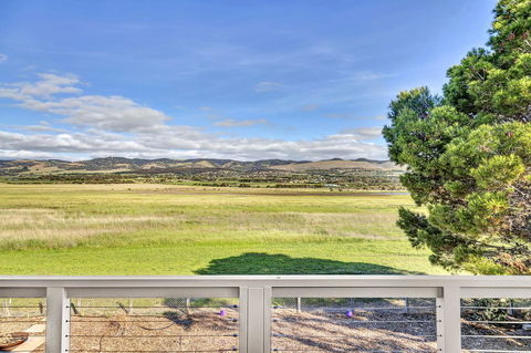 Sea View At Silver Sands - C21 SouthCoast Holidays - Accommodation Rockhampton 2
