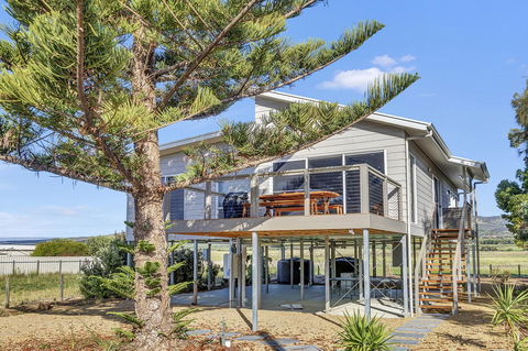 Sea View At Silver Sands - C21 SouthCoast Holidays - Accommodation Rockhampton 0