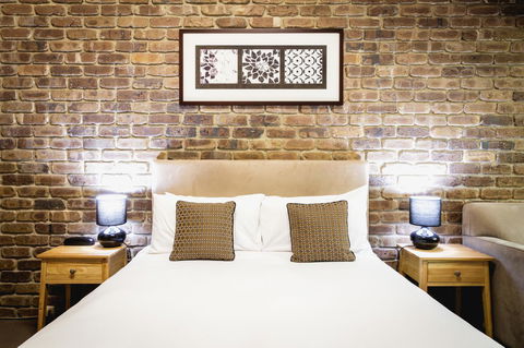 The Lodge By Manna - Accommodation Rockhampton 5