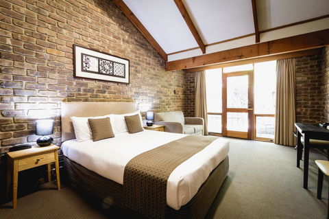 The Lodge By Manna - Accommodation Rockhampton 4