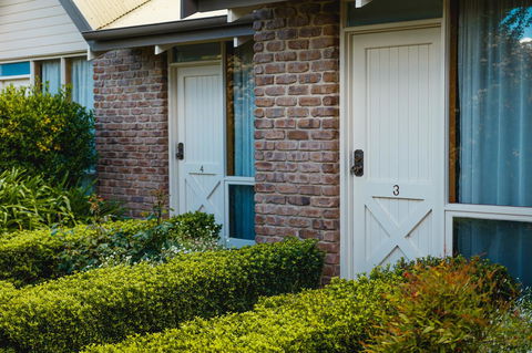 The Lodge By Manna - Accommodation Rockhampton 15