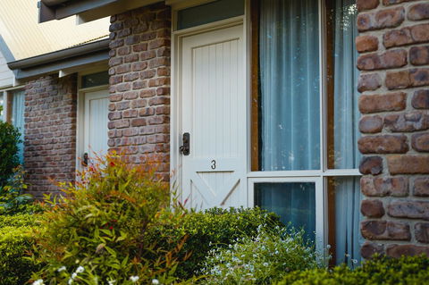 The Lodge By Manna - Accommodation Rockhampton 14