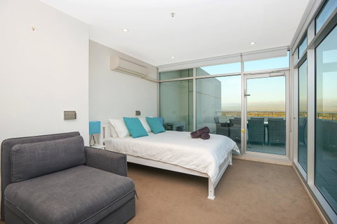 Glenelg Skyline Penthouse - Accommodation Rockhampton 36