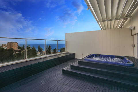 Glenelg Skyline Penthouse - Accommodation Rockhampton 2