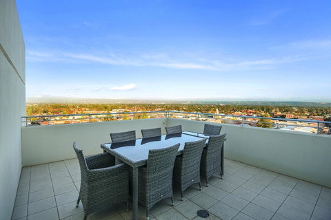 Glenelg Skyline Penthouse - Accommodation Rockhampton 39