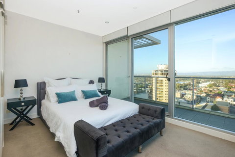 Glenelg Skyline Penthouse - Accommodation Rockhampton 19