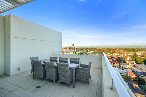 Glenelg Skyline Penthouse - Accommodation Rockhampton 6