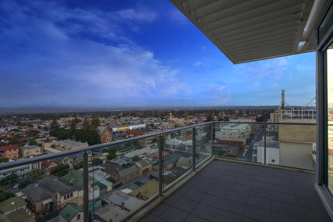 Glenelg Skyline Penthouse - Accommodation Rockhampton 28
