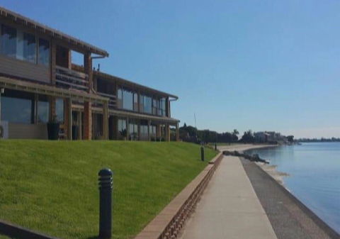 Lakeside - Accommodation Rockhampton 4