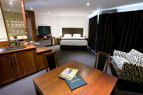 The Commodore - Accommodation Rockhampton 10