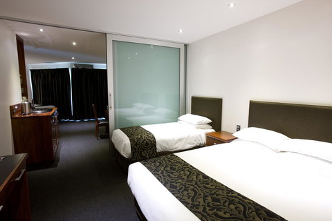 The Commodore - Accommodation Rockhampton 9
