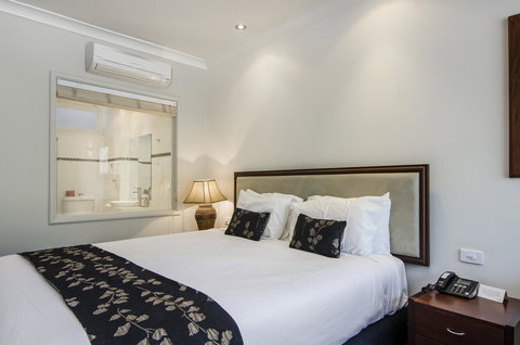 The Commodore - Accommodation Rockhampton 6