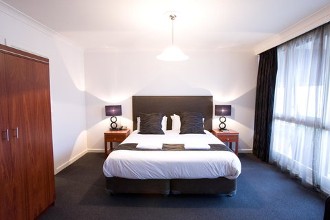 The Commodore - Accommodation Rockhampton 7