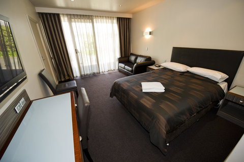 The Commodore - Accommodation Rockhampton 5