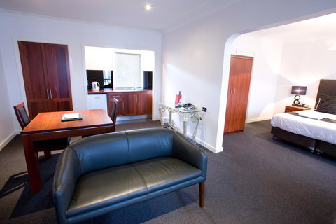 The Commodore - Accommodation Rockhampton 32