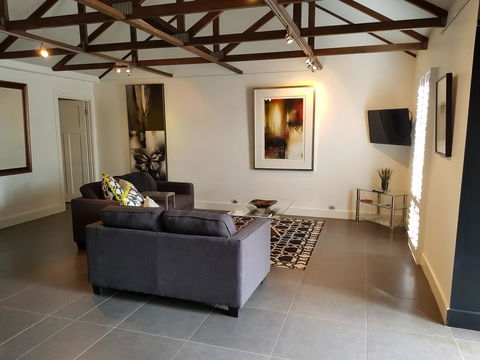 Irongate Studio B&B - Accommodation Rockhampton 9