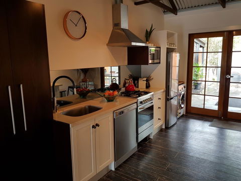 Irongate Studio B&B - Accommodation Rockhampton 5