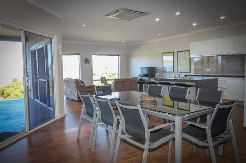 Waterfront On Osprey - Accommodation Rockhampton 14