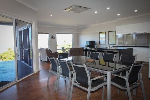Waterfront On Osprey - Accommodation Rockhampton 4