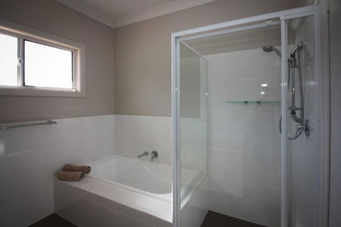 Waterfront On Osprey - Accommodation Rockhampton 21