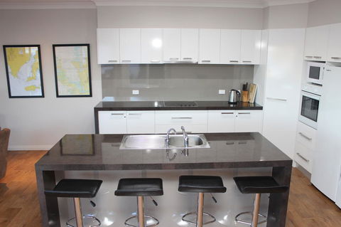 Waterfront On Osprey - Accommodation Rockhampton 6