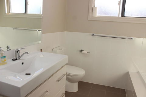Waterfront On Osprey - Accommodation Rockhampton 24