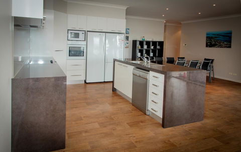 Waterfront On Osprey - Accommodation Rockhampton 8