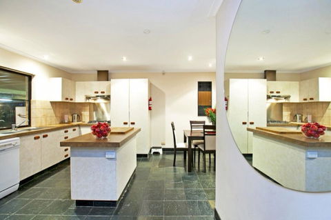 The Palms - Accommodation Rockhampton 14