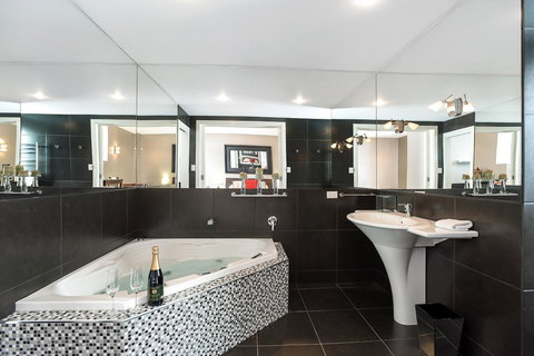 Esplanade Escape - Accommodation Rockhampton 34