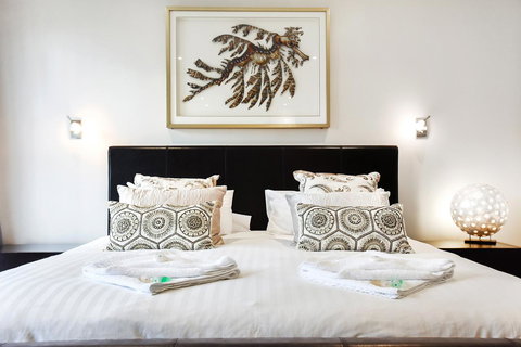 Esplanade Escape - Accommodation Rockhampton 2