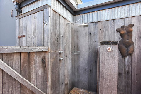 Esplanade Escape - Accommodation Rockhampton 8