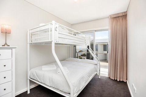 Esplanade Escape - Accommodation Rockhampton 11