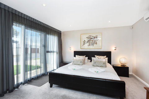 Esplanade Escape - Accommodation Rockhampton 25