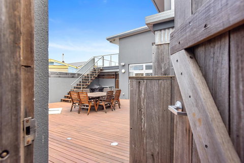 Esplanade Escape - Accommodation Rockhampton 9