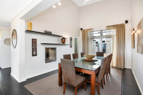 Esplanade Escape - Accommodation Rockhampton 21