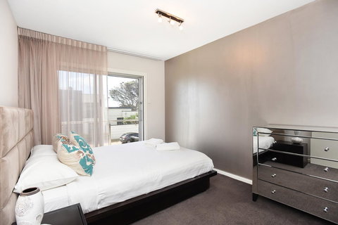 Esplanade Escape - Accommodation Rockhampton 13