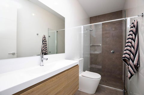 Brand New Affordable Luxury 3 Bedroom 3 Bathrooms House Close To Adelaide City, Chinatown, Beach, Adelaide Airport - Accommodation Rockhampton 4