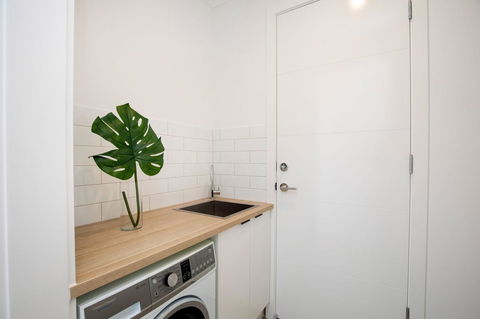 Brand New Affordable Luxury 3 Bedroom 3 Bathrooms House Close To Adelaide City, Chinatown, Beach, Adelaide Airport - Accommodation Rockhampton 6