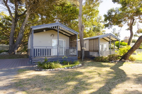 Lakeside Tourist Park - Accommodation Rockhampton 2