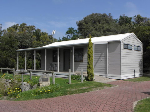 Lakeside Tourist Park - Accommodation Rockhampton 1