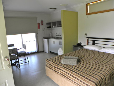 Lakeside Tourist Park - Accommodation Rockhampton 9