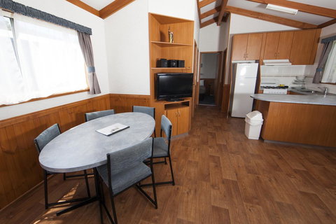 Lakeside Tourist Park - Accommodation Rockhampton 7