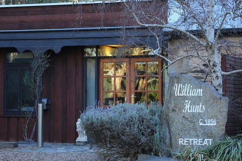 William Hunt's Retreat - Cypress Studio - Accommodation Rockhampton 8